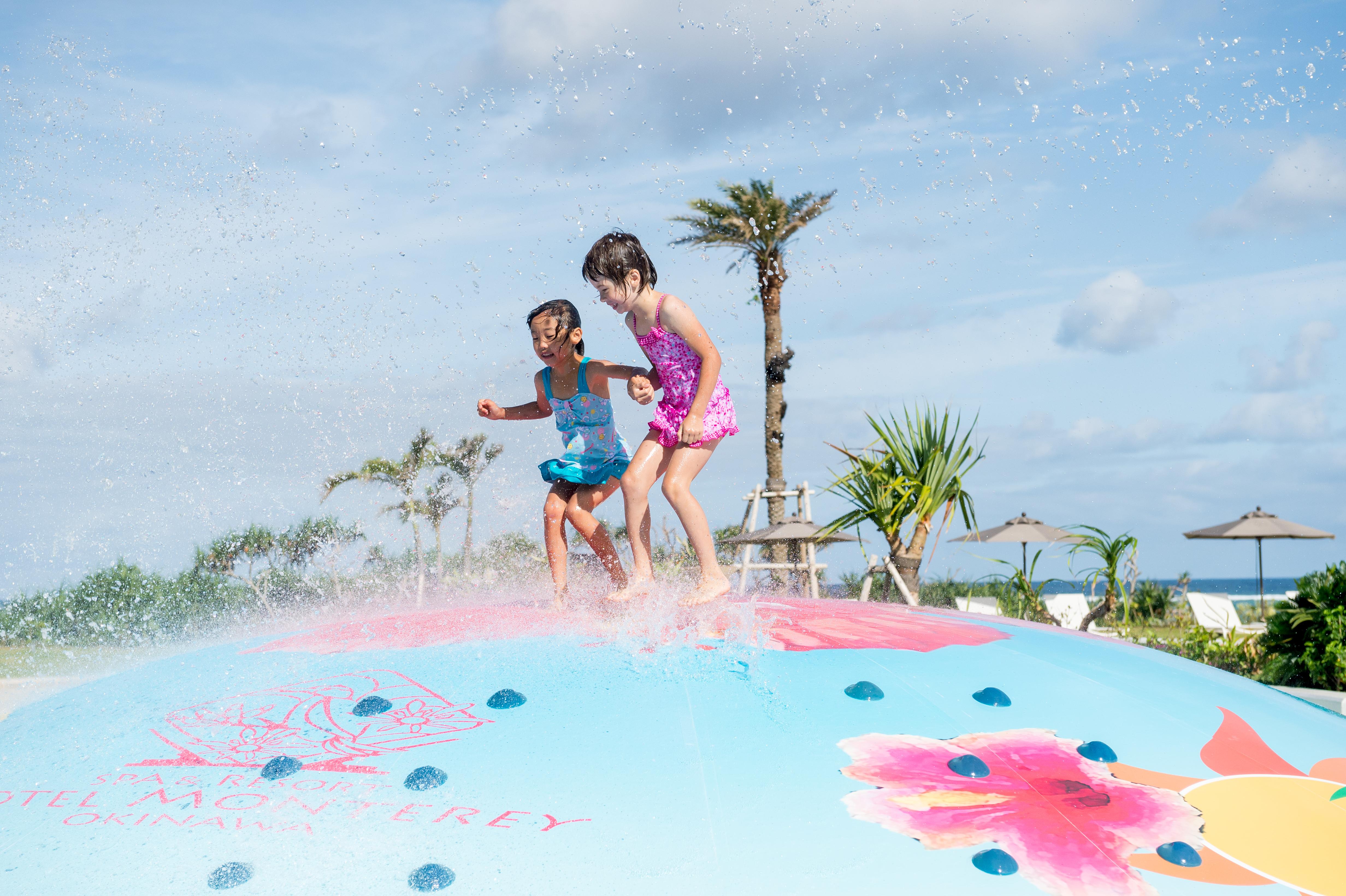 Hotel Monterey Okinawa Spa & Resort Onna Dış mekan fotoğraf Splash Island