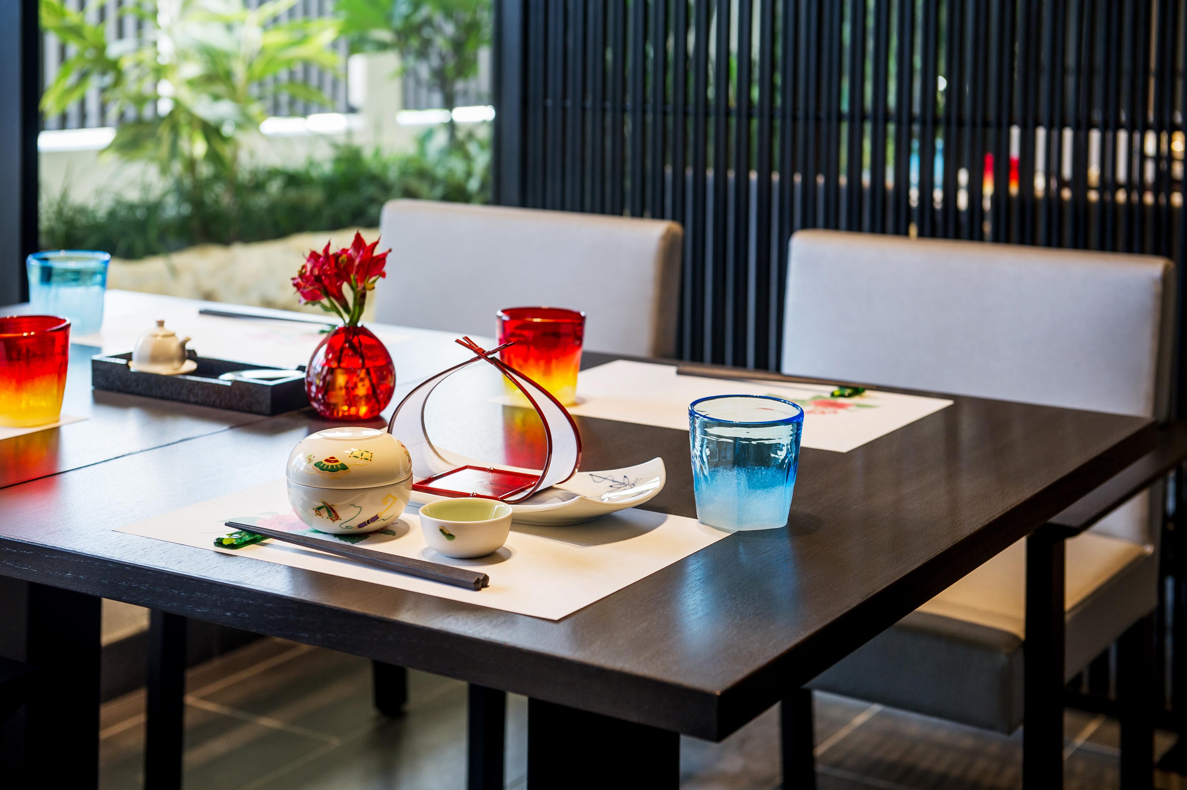 Hotel Monterey Okinawa Spa & Resort Onna Dış mekan fotoğraf A table at a restaurant