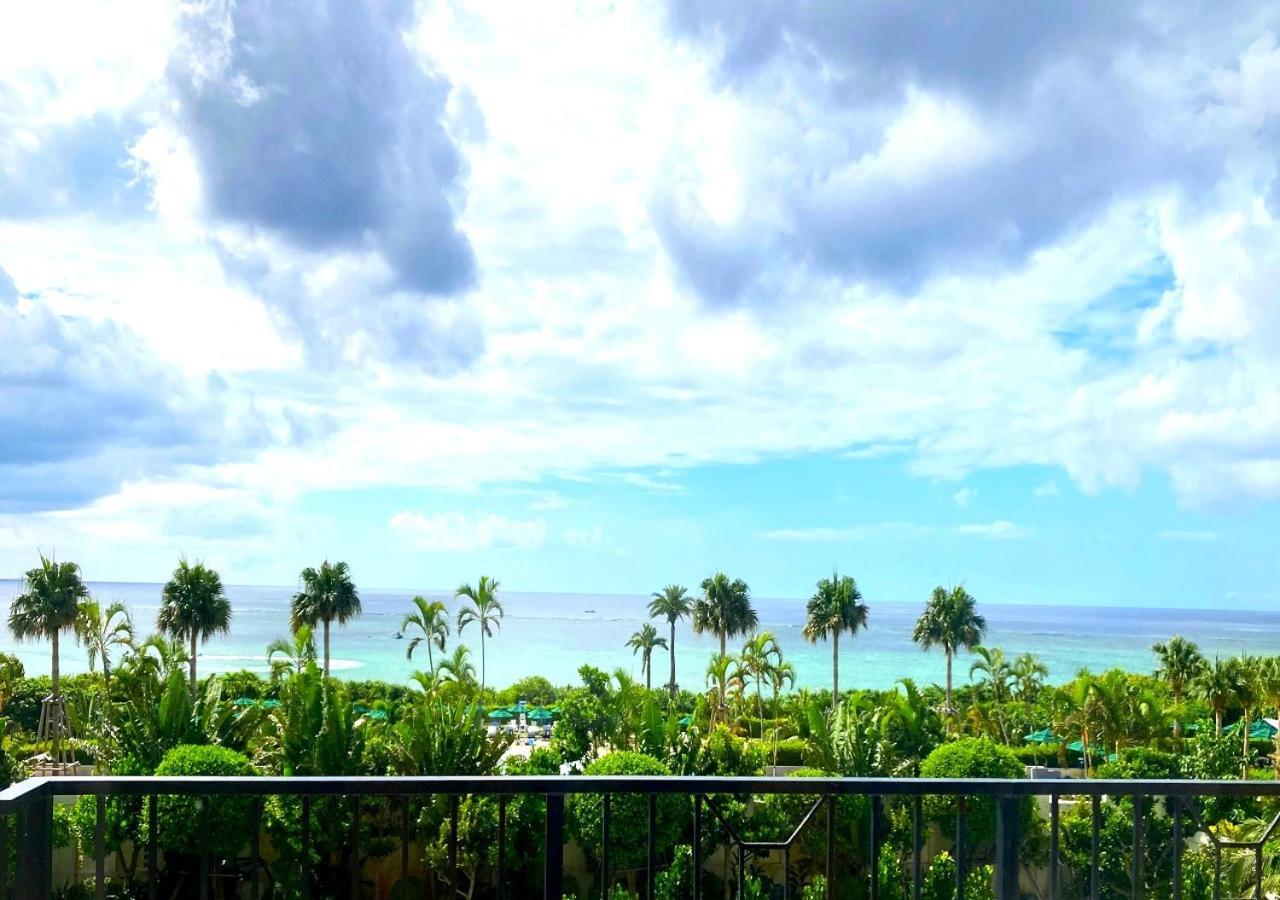 Hotel Monterey Okinawa Spa & Resort Onna Dış mekan fotoğraf View of the Atlantic Ocean from the Boca Raton Resort