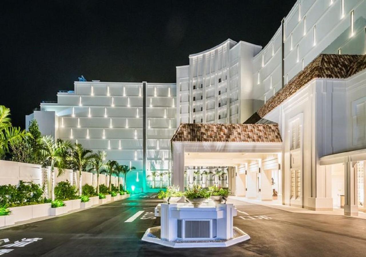 Hotel Monterey Okinawa Spa & Resort Onna Dış mekan fotoğraf The hotel's entrance